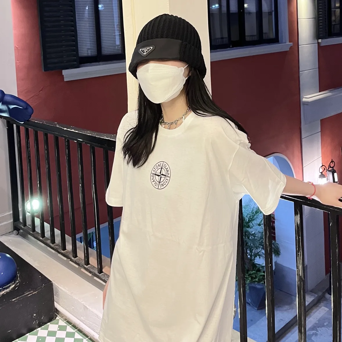 W610#P110💰 Stone Island logo printed front and back short-sleeved men's and women's loose casual T-shirts. Made of 260g combed cotton with 32-count double yarn. Double-threaded two-needle pressed thread. No deformation after long-term washing. Imported 3D printing. No fading. No cracking. Authentic pattern making. Double tags washed. Original packaging. Color: black-white. Size M-XXL.